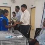 हॉकी झारखंड के महासचिव बनने के बाद पहली बार सिमडेगा पहुंचे मनोज कोनबेगी, खिलाड़ियों ने किया भव्य स्वागत Manoj Konbegi arrived in Simdega for the first time after becoming the General Secretary of Hockey Jharkhand; players accorded him a grand welcome.
