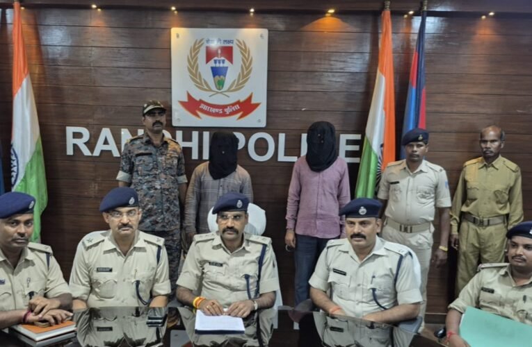 Chain-snatching gang busted, two accused arrested; stolen vehicle and 19 grams of gold recovered.
