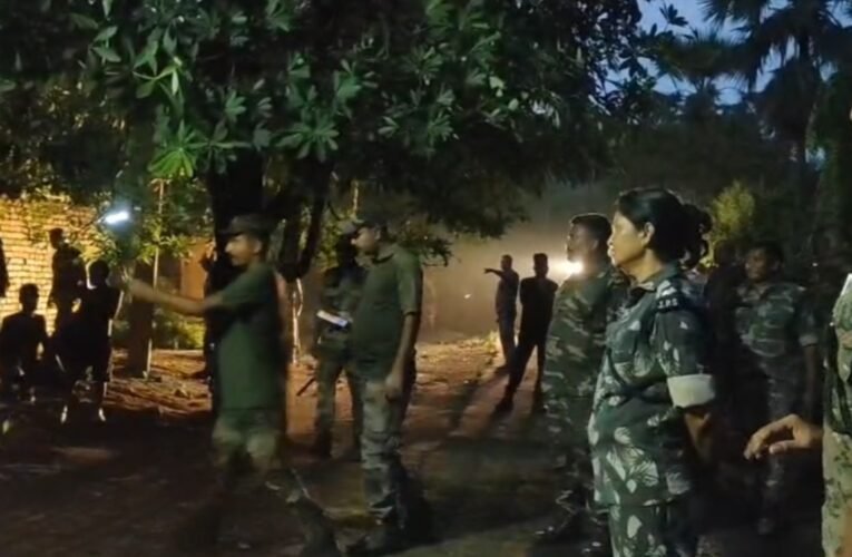 गोड्डा: कद्दू टोला में पुलिस-CISF की बड़ी कार्रवाई, 8 टन अवैध कोयला जब्त