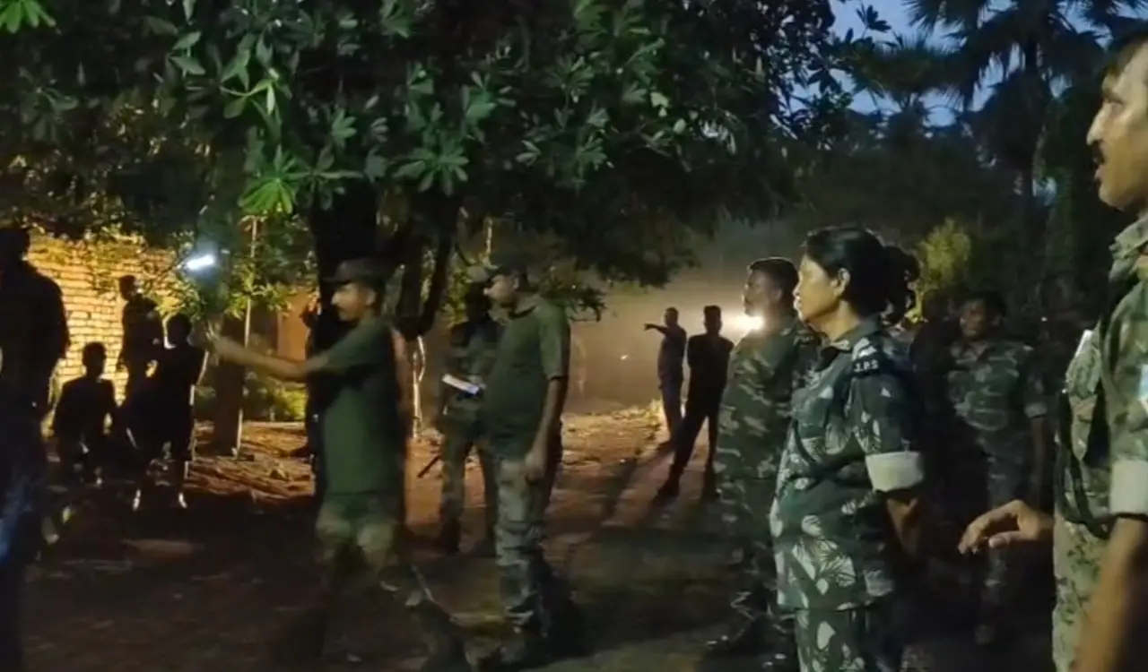 Godda: Major operation by Police and CISF in Kaddu Tola; 8 tonnes of illegal coal seized.