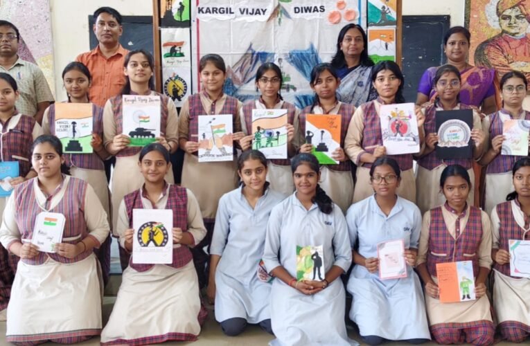 Tribute paid to martyrs on Kargil Vijay Diwas at DAV Public School, Gumla; students presented a patriotic play.