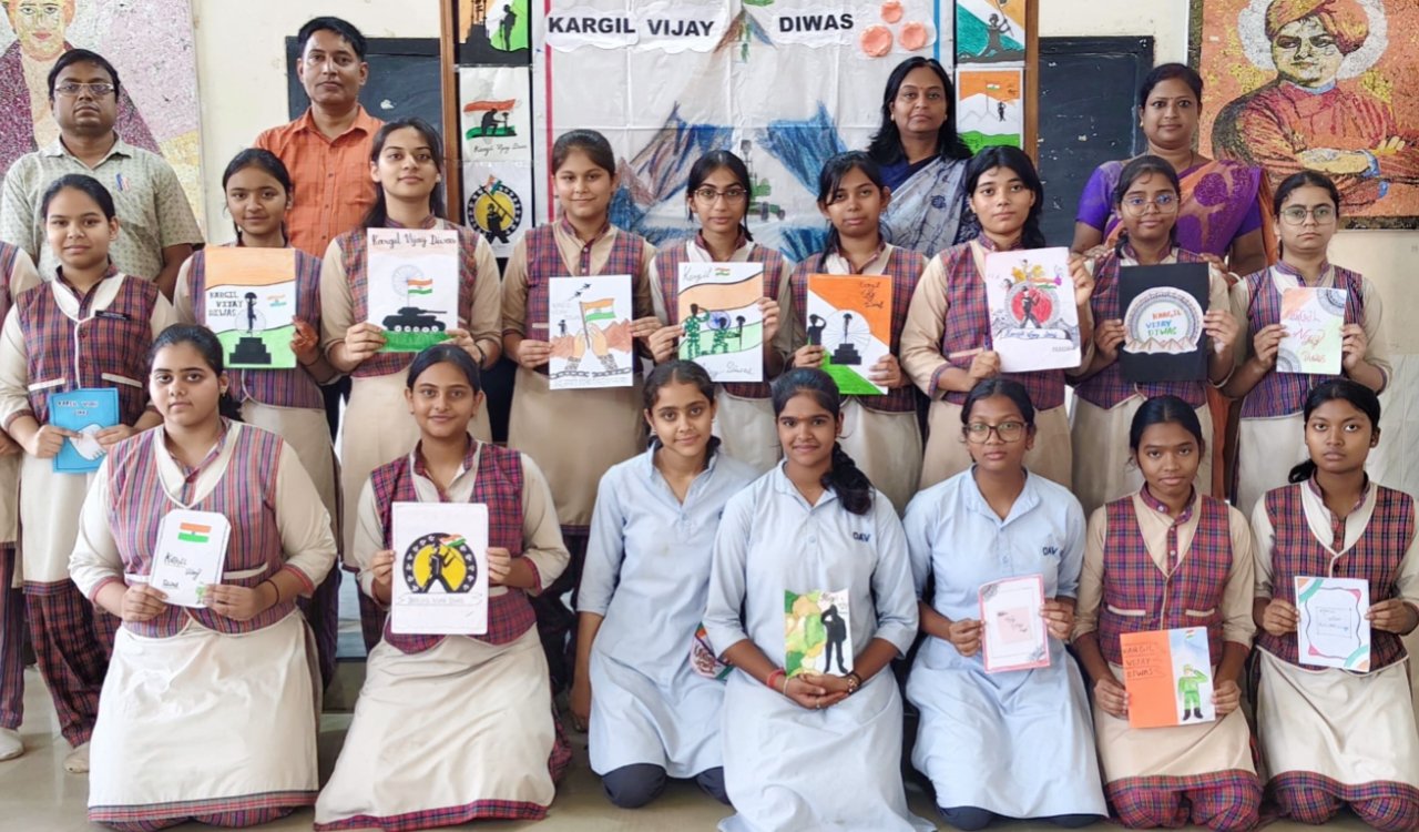 Tribute paid to martyrs on Kargil Vijay Diwas at DAV Public School, Gumla; students presented a patriotic play.