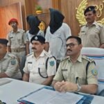 अंतरराज्यीय चोर गिरोह का भंडाफोड़, दो शातिर गिरफ्तार; 30 लाख के जेवरात समेत कई सामान बरामद Inter-state theft gang busted, two cunning thieves arrested; valuables worth ₹30 lakh, including jewelry, recovered.