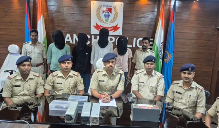 रांची पुलिस की बड़ी कामयाबी: मोबाइल टावरों को निशाना बनाने वाला गिरोह गिरफ्तार, पूर्व जियो साइट मैनेजर समेत 4 दबोचे गए