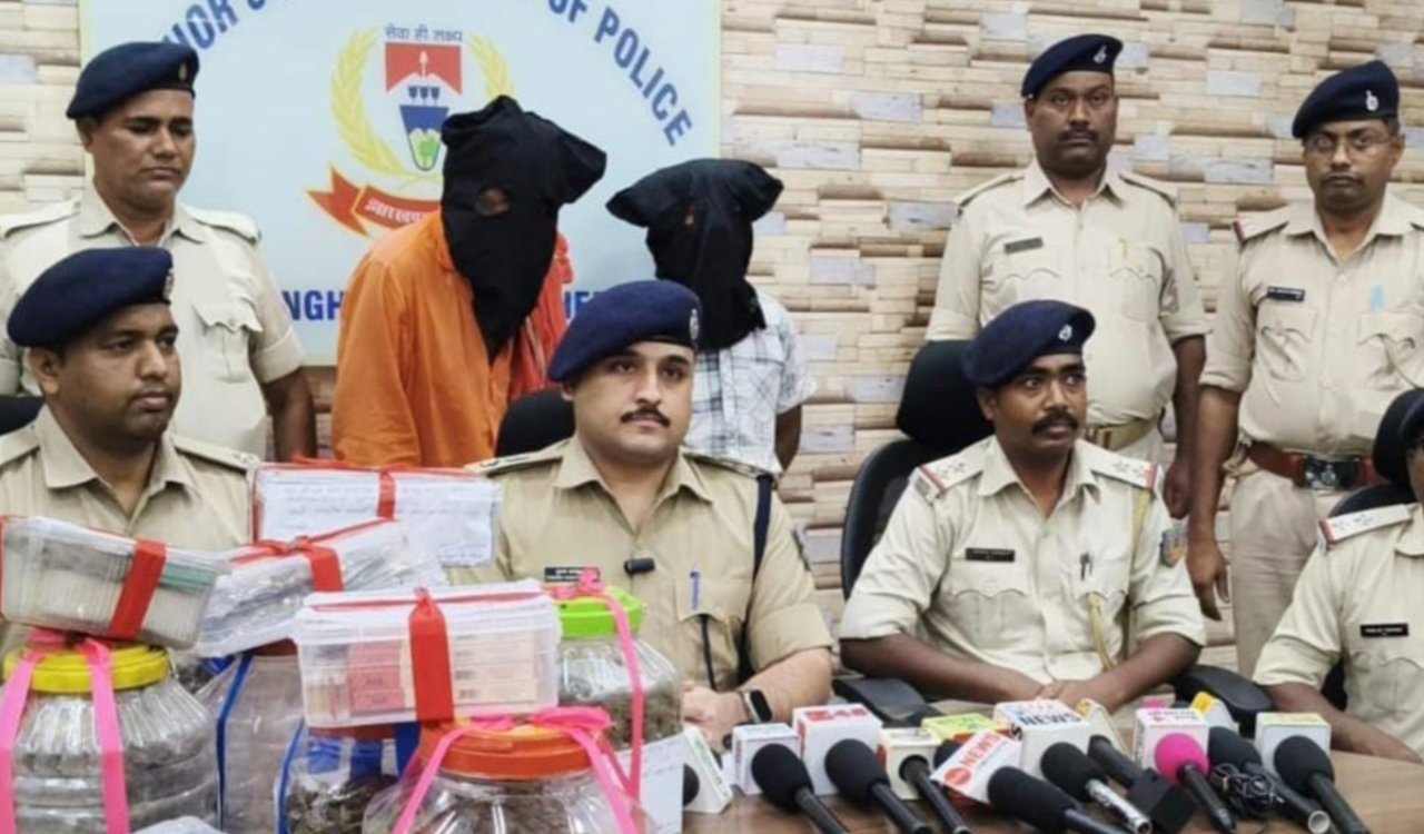 Cannabis trade operating under the guise of a sadhu; Jamshedpur police nabbed two smugglers with 7.8 kg of cannabis.
