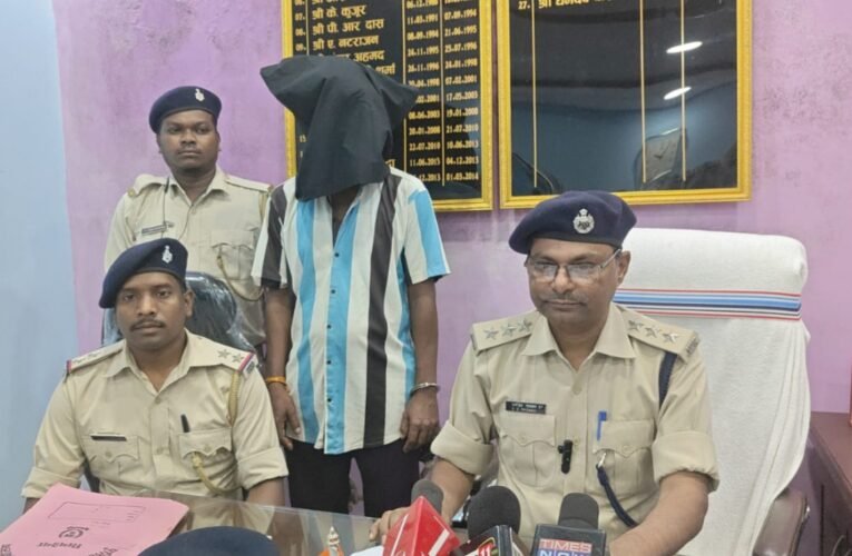 Another accused arrested in the case involving the holding of police personnel hostage and assaulting them; Simdega Police have sent him to jail.