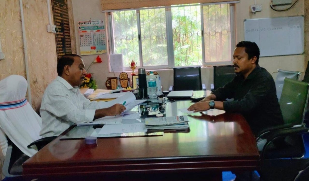 Allegations of irregularities in the payment of health workers' salaries; tribal leader Dilip Tirkey has demanded an inquiry.
