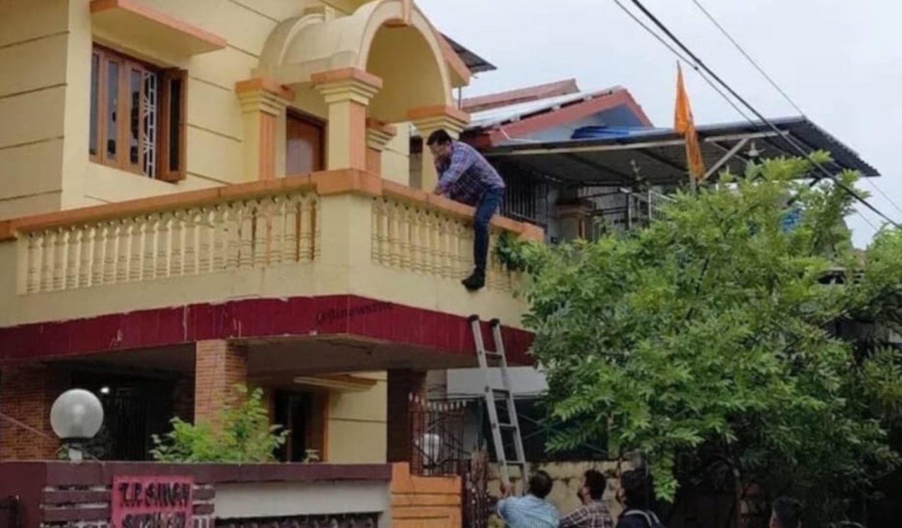 Dhanbad ed raid in cole taskar