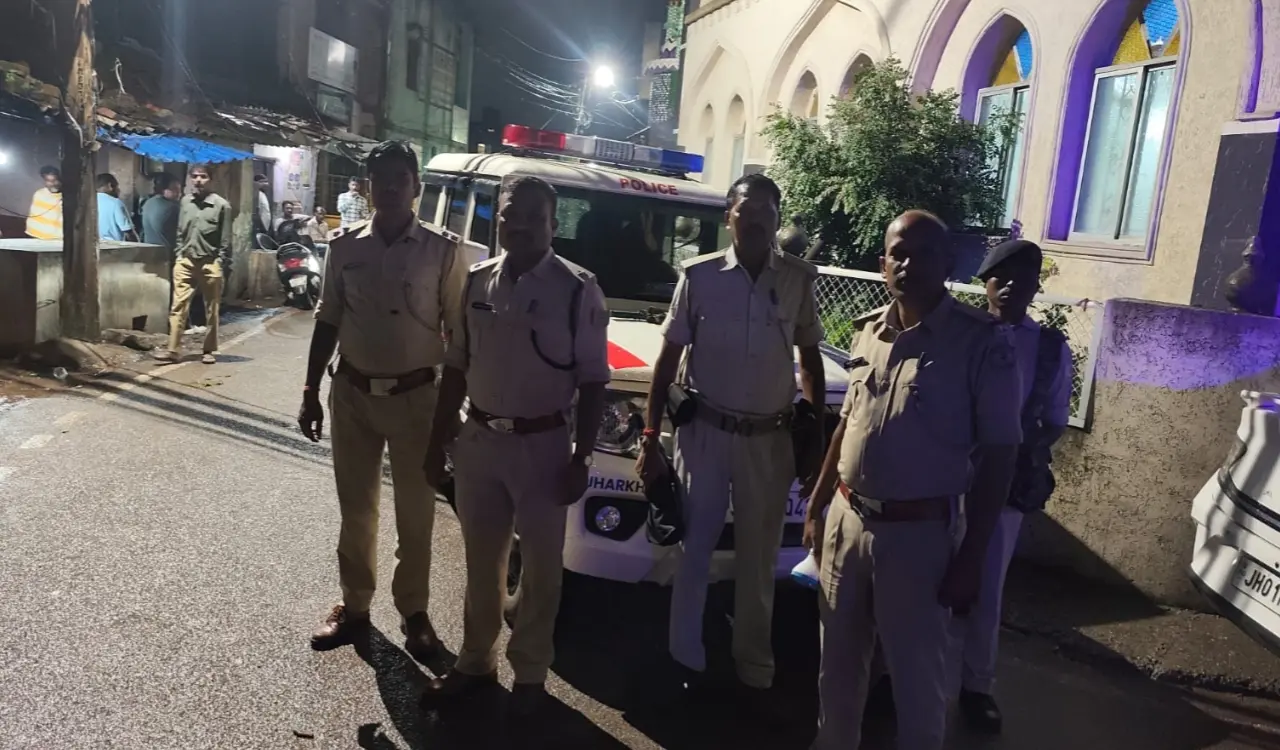 Lower Bazaar Police campaign against substance abuse and loitering; youths issued a stern warning.