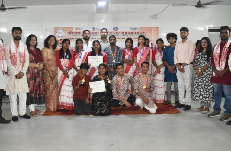Youth pledge for a drug-free India; talent shines at district-level competition.