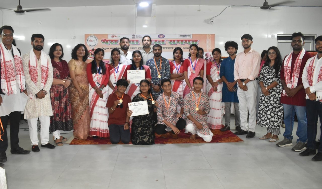 Youth pledge for a drug-free India; talent shines at district-level competition.