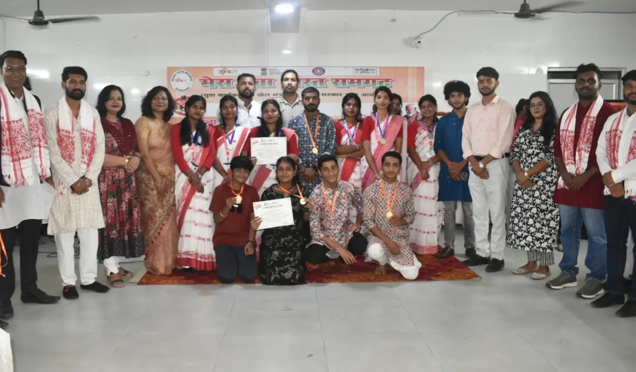 Youth pledge for a drug-free India; talent shines at district-level competition.