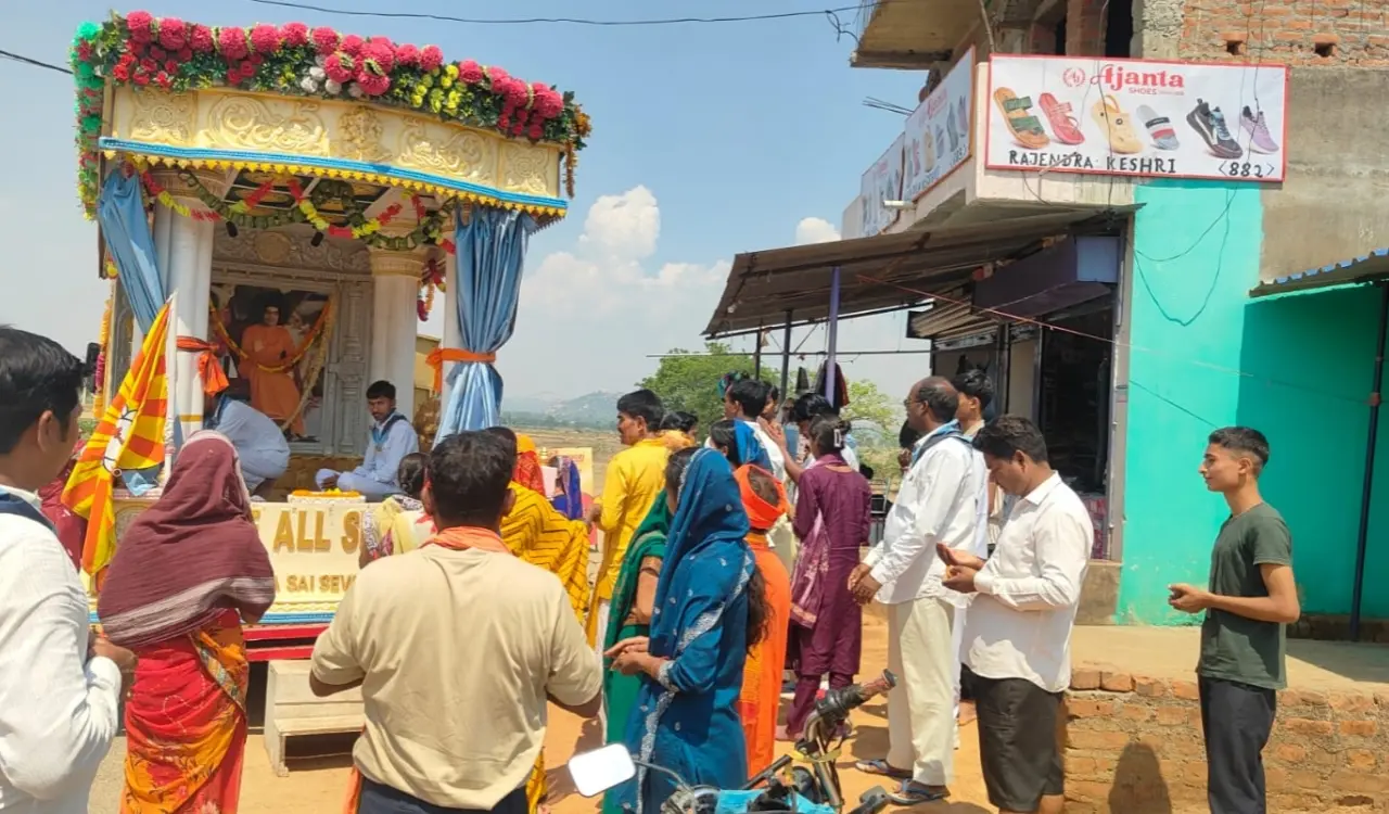 Grand welcome for the 'Satya Sai Prem Pravahini' chariot in Simdega; an outpouring of devotion on Guru Purnima.