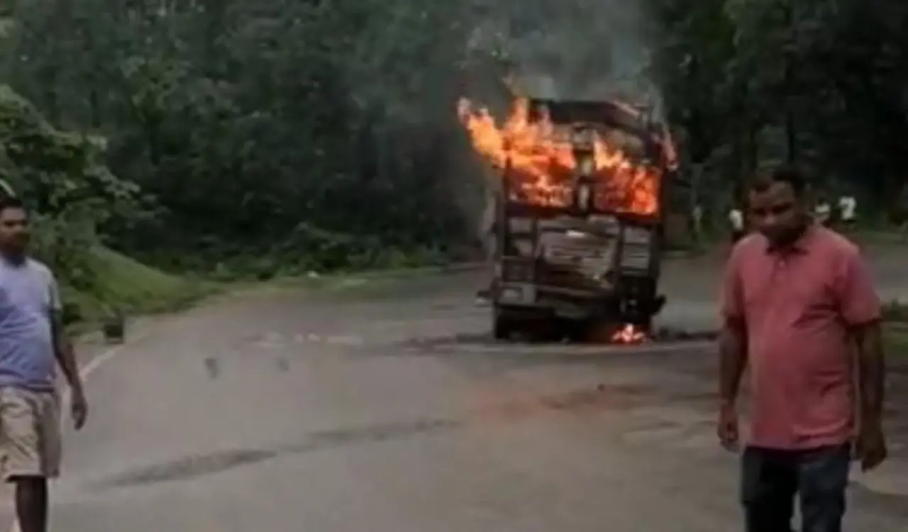 Massive fire breaks out in a cargo truck on NH-143; MP's representative Amit reaches the scene.