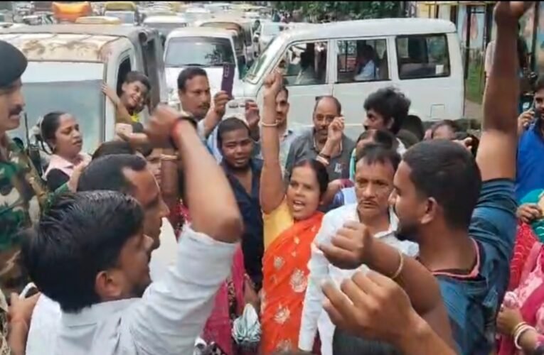 जमशेदपुर भुइयाडीह की इंद्रानगर-कल्याणनगर बस्ती में बुलडोजर कार्रवाई की आशंका, बस्तीवासियों ने उपायुक्त से की राहत की गुहार