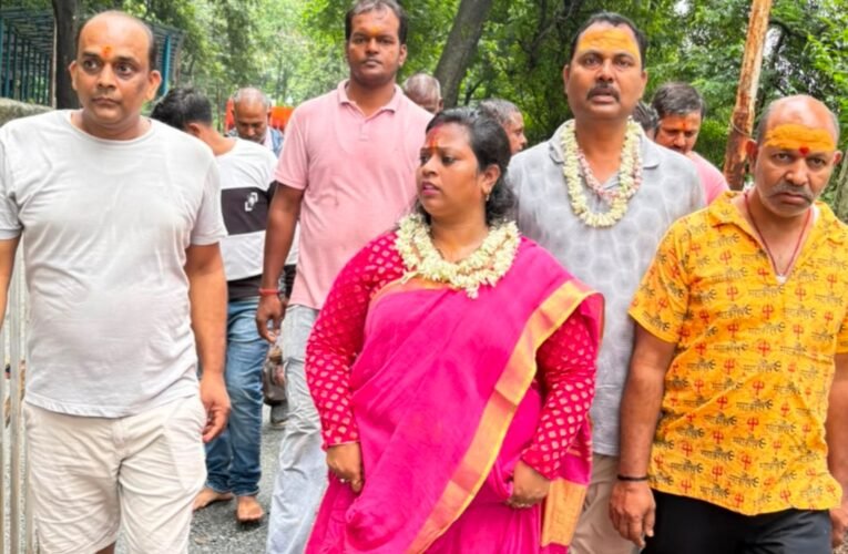 श्रावण माह की तैयारियों का महापौर व उप महापौर ने लिया जायजा, पहाड़ी मंदिर में सुविधाओं की समीक्षा