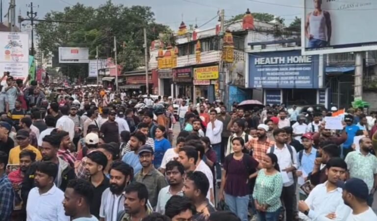 जेपीएससी-जेएसएससी अभ्यर्थियों की संविधान यात्रा: सरकार को दी आंदोलन तेज करने की चेतावनी