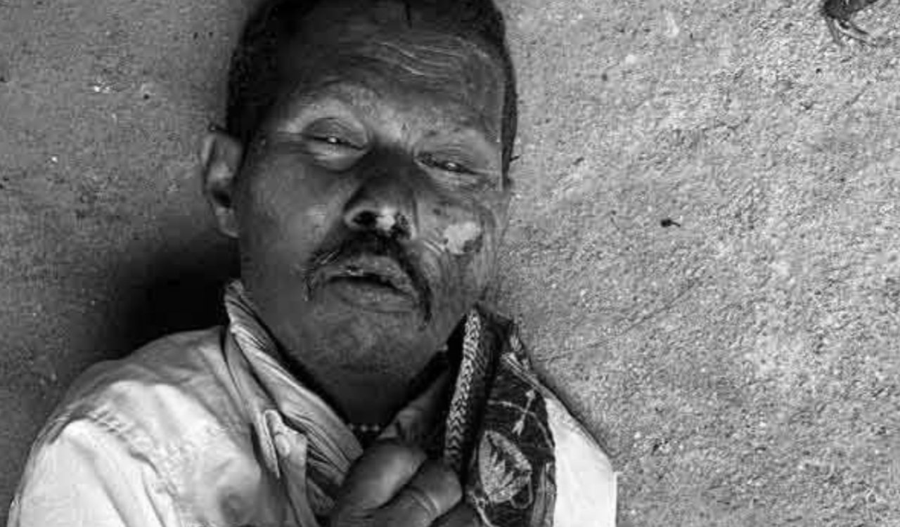 Body of unidentified man found by roadside in Latehar; police have initiated an investigation to establish identity.