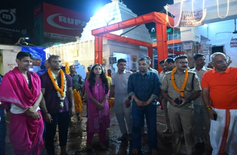 Water offering commenced with the 'Argha' arrangement; DC and SP took charge.