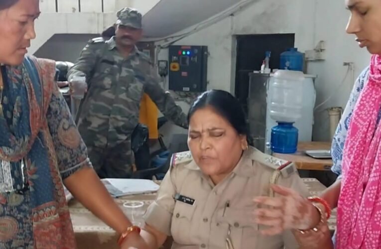 Major ACB action in Khunti: Station House Officer Sapna Sulekha arrested while accepting a bribe of ₹50,000.