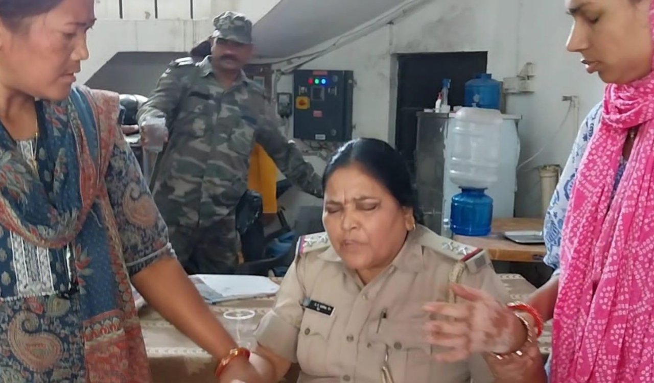 Major ACB action in Khunti: Station House Officer Sapna Sulekha arrested while accepting a bribe of ₹50,000.