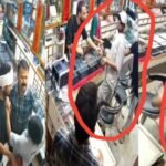 कट्टा तानकर लूटने पहुंचे बदमाश, जौहरी ने ही छीन लिया हथियार; लोहरदगा में फिल्मी अंदाज में नाकाम हुई वारदात Miscreants arrived to commit robbery at gunpoint; the jeweler himself snatched the weapon away.
