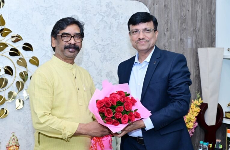 SAIL CMD Dr. Ashok Kumar Panda paid a courtesy call on Chief Minister Hemant Soren.