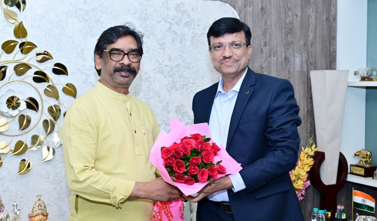 SAIL CMD Dr. Ashok Kumar Panda paid a courtesy call on Chief Minister Hemant Soren.