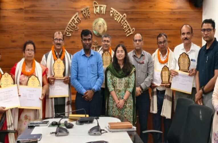 Pension 'Darbar' and retirement felicitation ceremony held in Ranchi; retired teachers and staff honored.