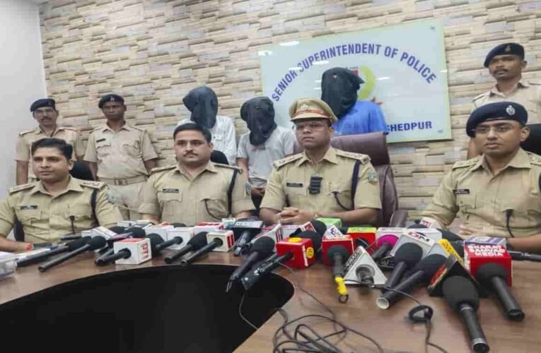जमशेदपुर: करणी सेना नेता हिमांशु हत्याकांड का मुख्य आरोपी ‘बोदरा’ कोर्ट में सरेंडर, भाजपा नेता नीरज सिंह राजस्थान से लाया गया