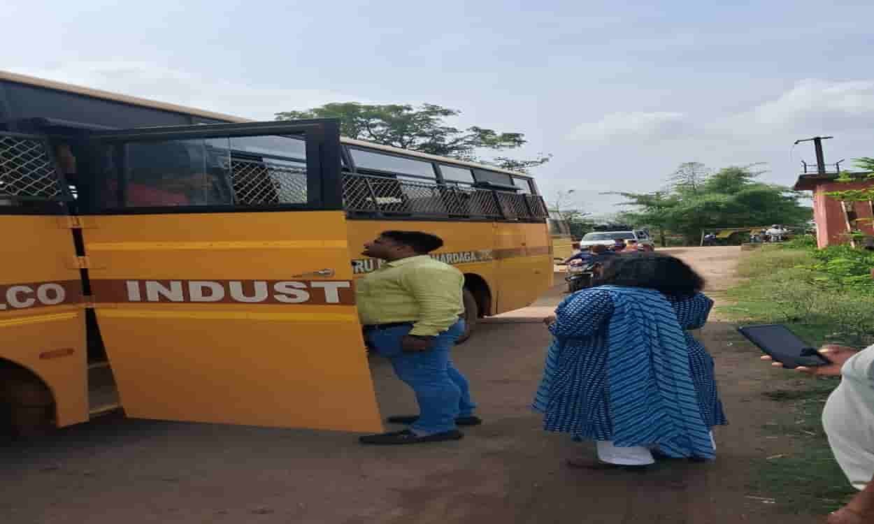 Administration takes major action against school vehicles in Lohardaga.