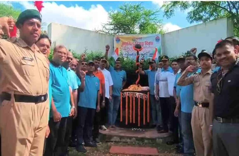 कारगिल विजय दिवस पर जमशेदपुर में पूर्व सैनिकों का सम्मान, शहीदों को दी गई श्रद्धांजलि