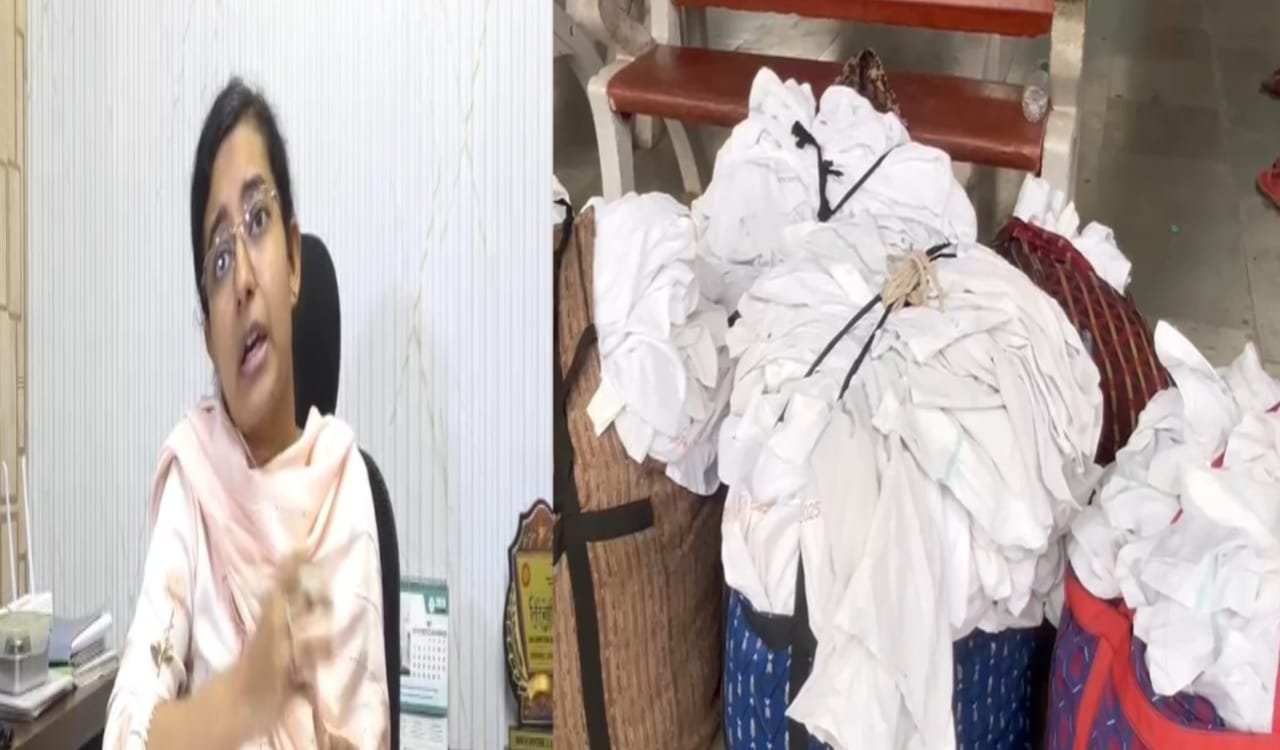 Bed sheets and towels stolen from AC coach by passengers who treated them as 'freebies'.