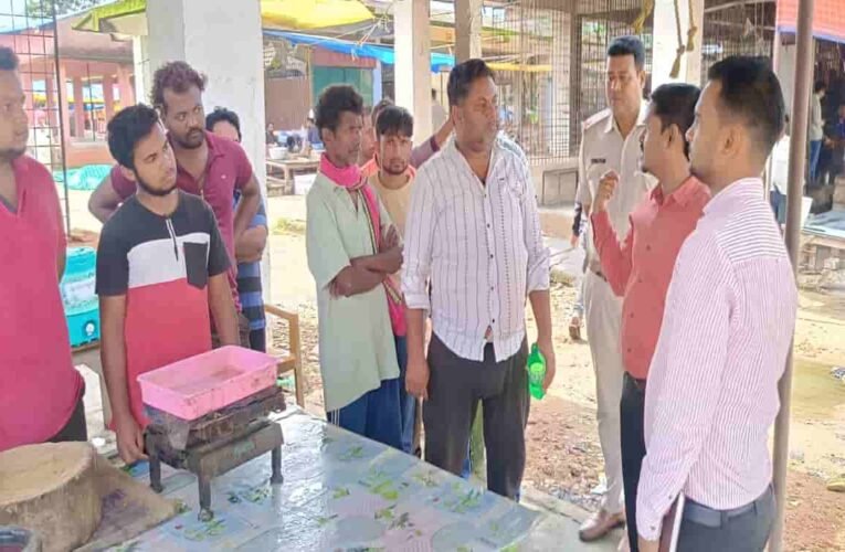 उच्च न्यायालय, झारखंड के आदेश के अनुपालन में सिमडेगा के शहरी क्षेत्रों में मीट एवं चिकन दुकानों की विशेष जांच