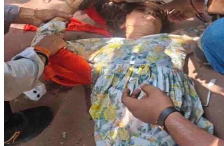 Chaos ensued after an ABVP female activist fainted.