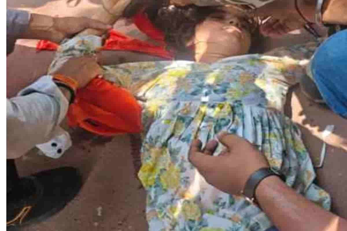 Chaos ensued after an ABVP female activist fainted.