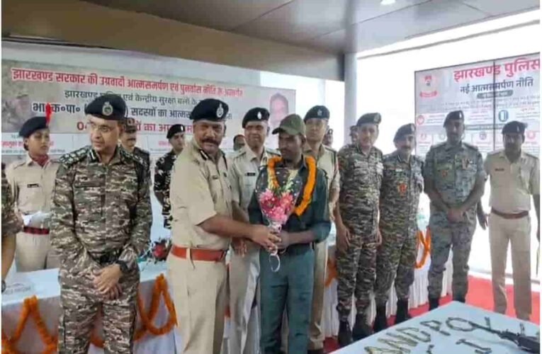 Chaibasa: Four Naxalites, including one carrying a reward of 10 lakh, surrender