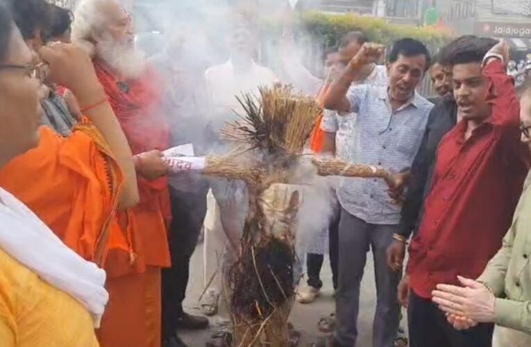 Pappu Yadav's effigy burned in Ranchi in protest against his demonstration in Parliament regarding Ram Mandir offerings.