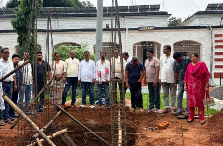 Statue of 'Guruji' Shibu Soren to be installed at Simdega Heritage Complex; JMM leaders inspected the construction work.