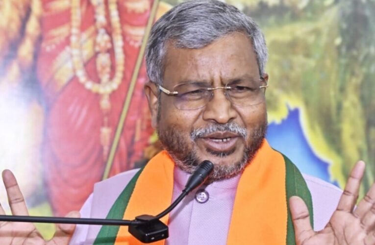 Babulal Marandi raises questions about the illegal sand trade despite the NGT ban; seeks a response from the government.