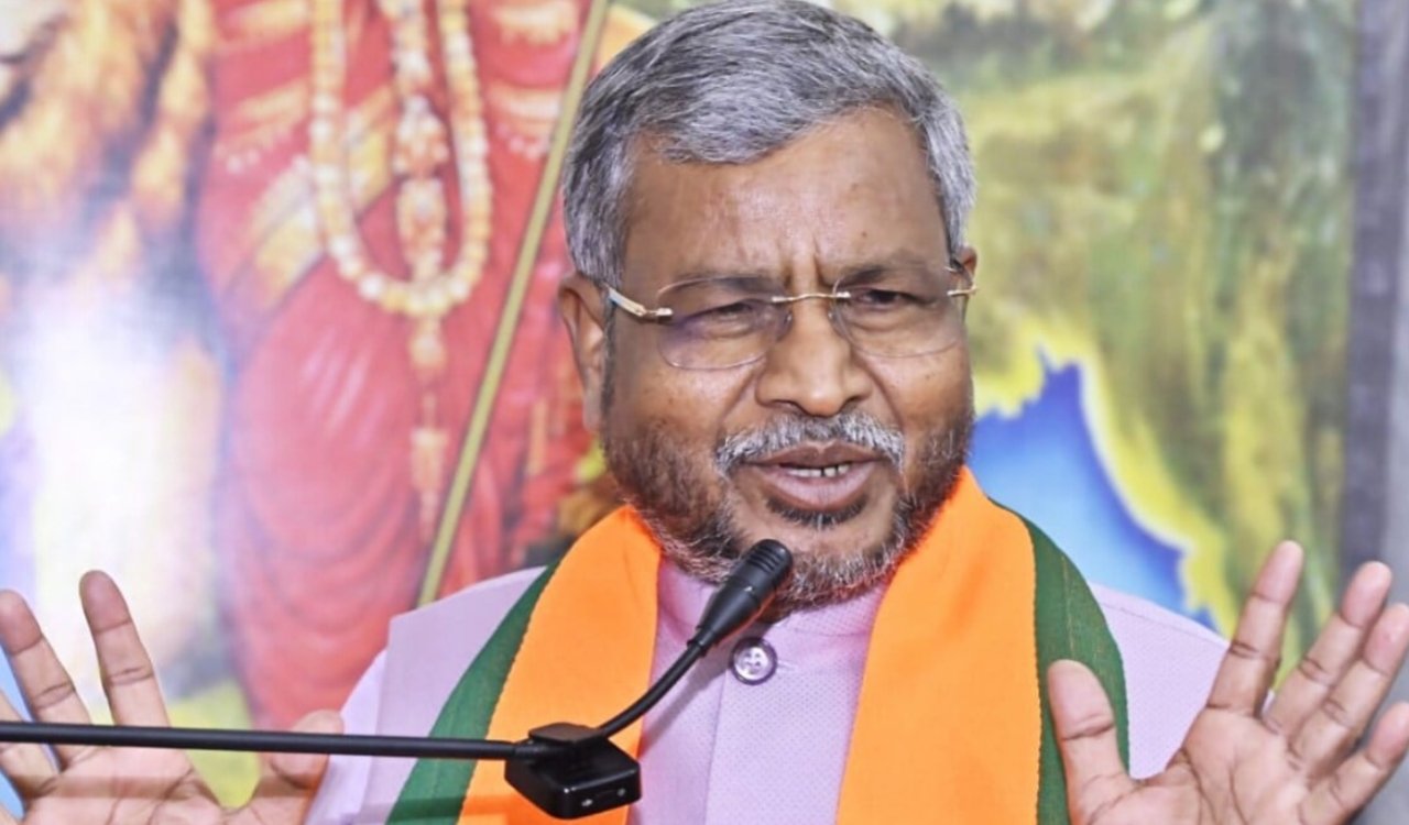 Babulal Marandi raises questions about the illegal sand trade despite the NGT ban; seeks a response from the government.
