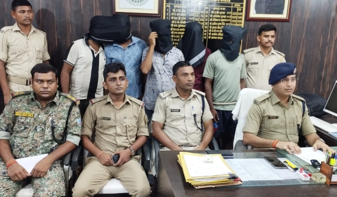 Major success for Godda Police: Stolen tractor-trailer recovered, five accused arrested.