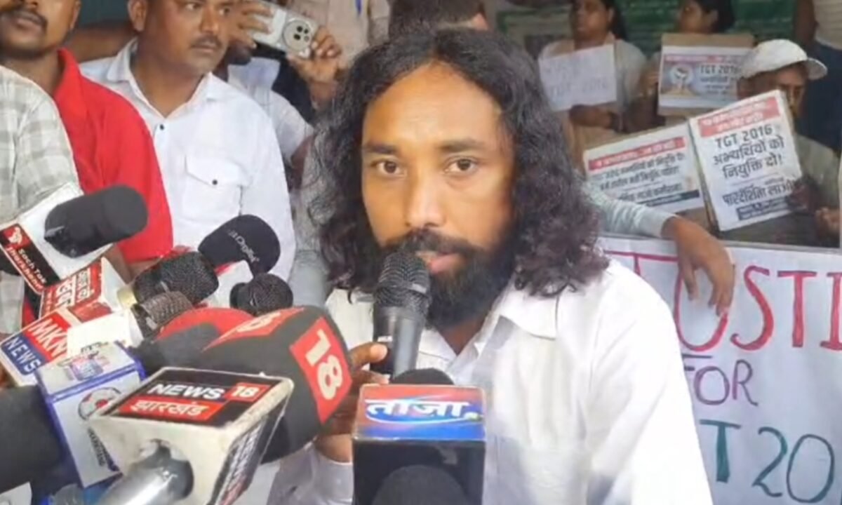 Corruption-free recruitment campaign: Student leader Devendra Mahto begins an indefinite hunger strike on the ninth day.
