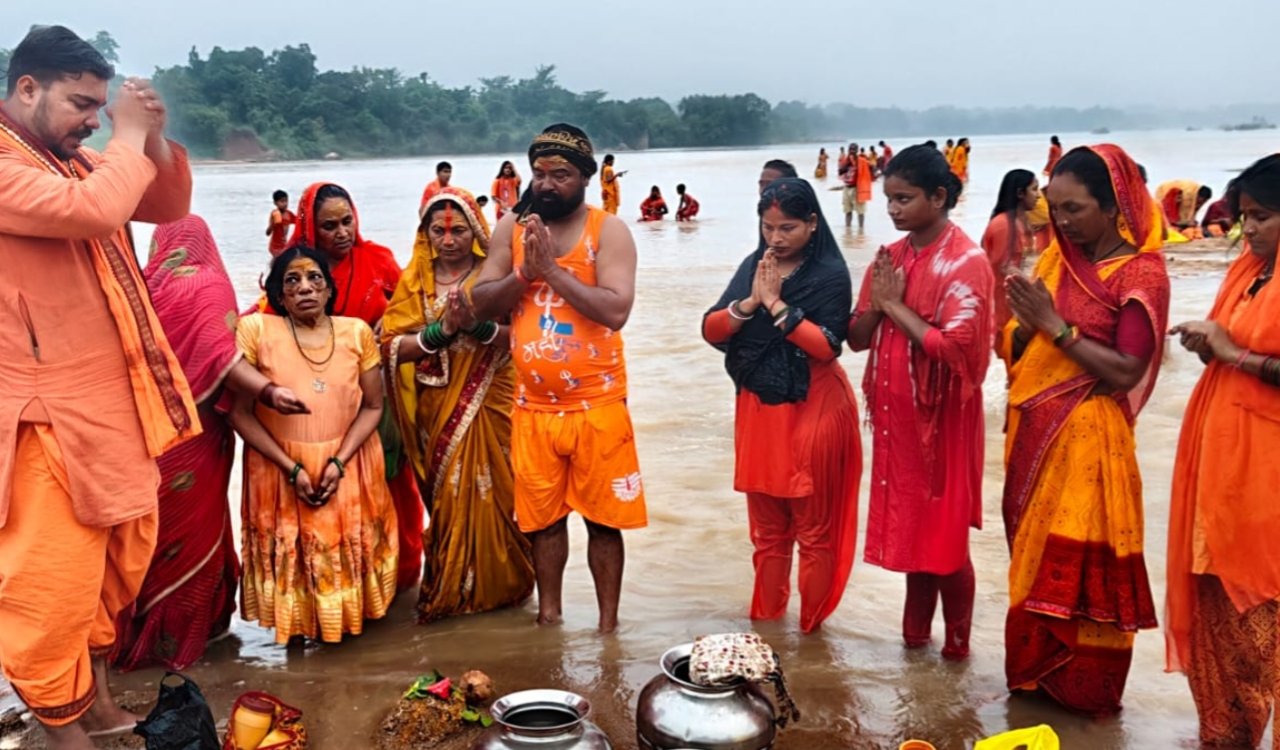 Simdega immersed in devotion to Lord Shiva on the first Monday of Sawan; a 41-foot-tall *Kanwar* became the center of attraction.