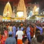 A sea of ​​hundreds of thousands of devotees surged into Baidyanath Dham on the first Monday.