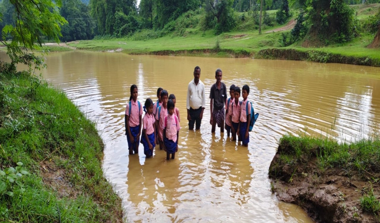 Simdega: Tongri Toli turns into an island during the rains.