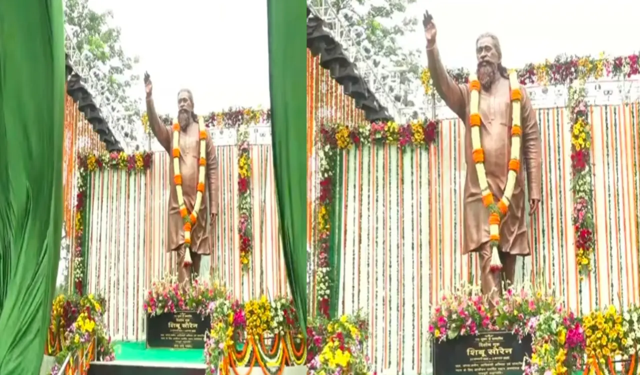 Unveiling of the statue of Dishom Guru Shibu Soren in Nemra.