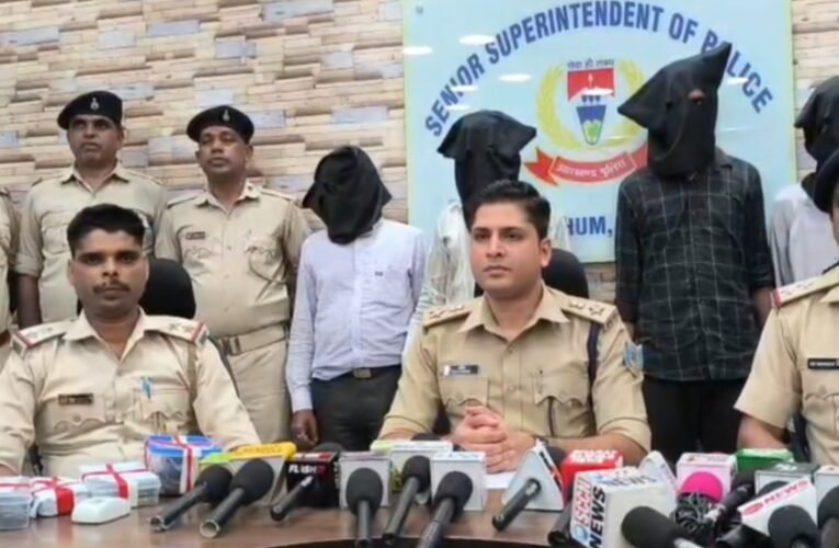 जमशेदपुर पुलिस ने चेन स्नैचिंग कांड का किया खुलासा, तीन शातिर अपराधी गिरफ्तार