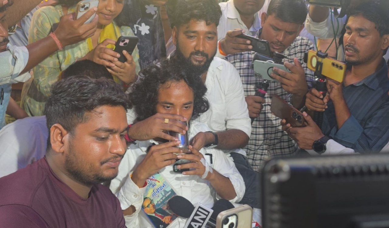 Devendra Nath Mahto connected with Sonam Wangchuk via video call and consumed water upon the latter's request; the hunger strike continues into its fourth day.