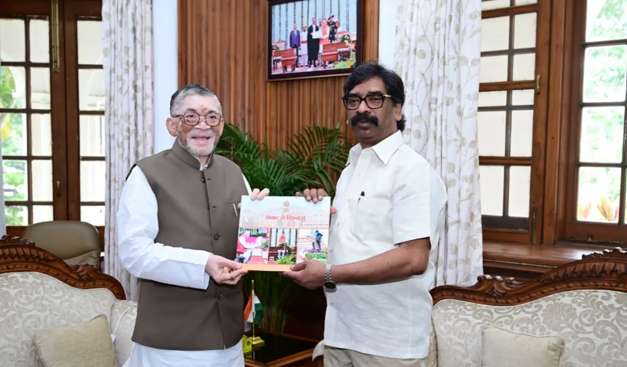 JPSC-JSSC Dispute: Chief Minister Hemant Soren met the Governor and assured impartial action in the interest of students.